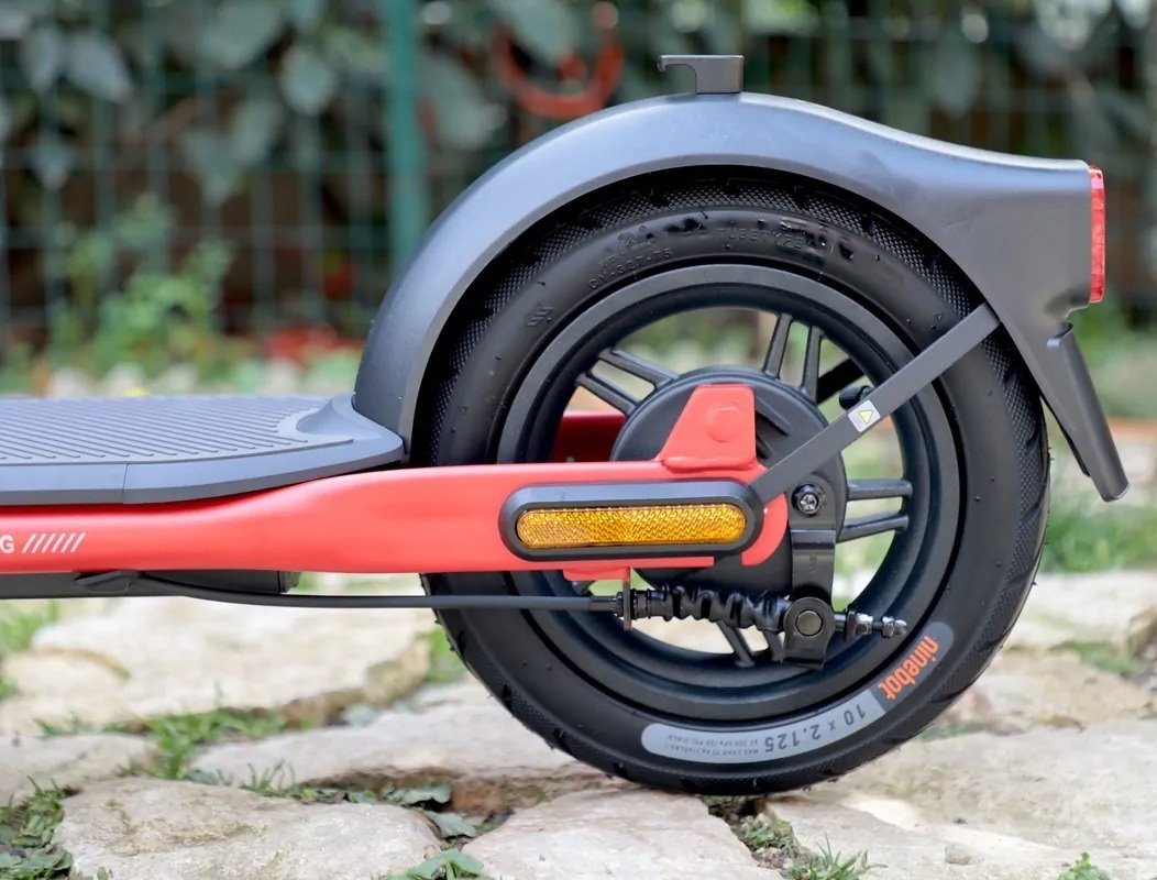 Электросамокат Segway-Ninebot D28e, Black/Red