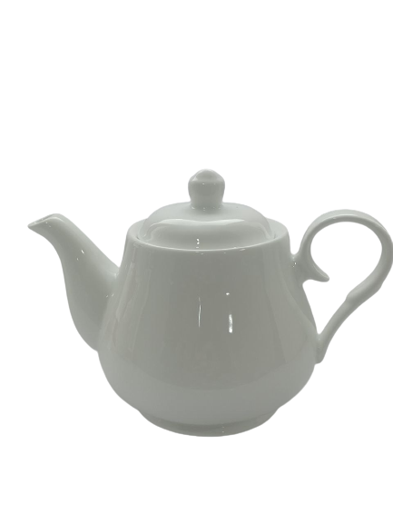 Белый чайник из фарфора